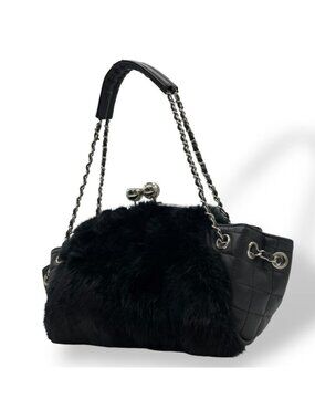 Chanel Quilted Leather Shoulder Bag Clasp Kiss Lock Black Silver Chain Vintage